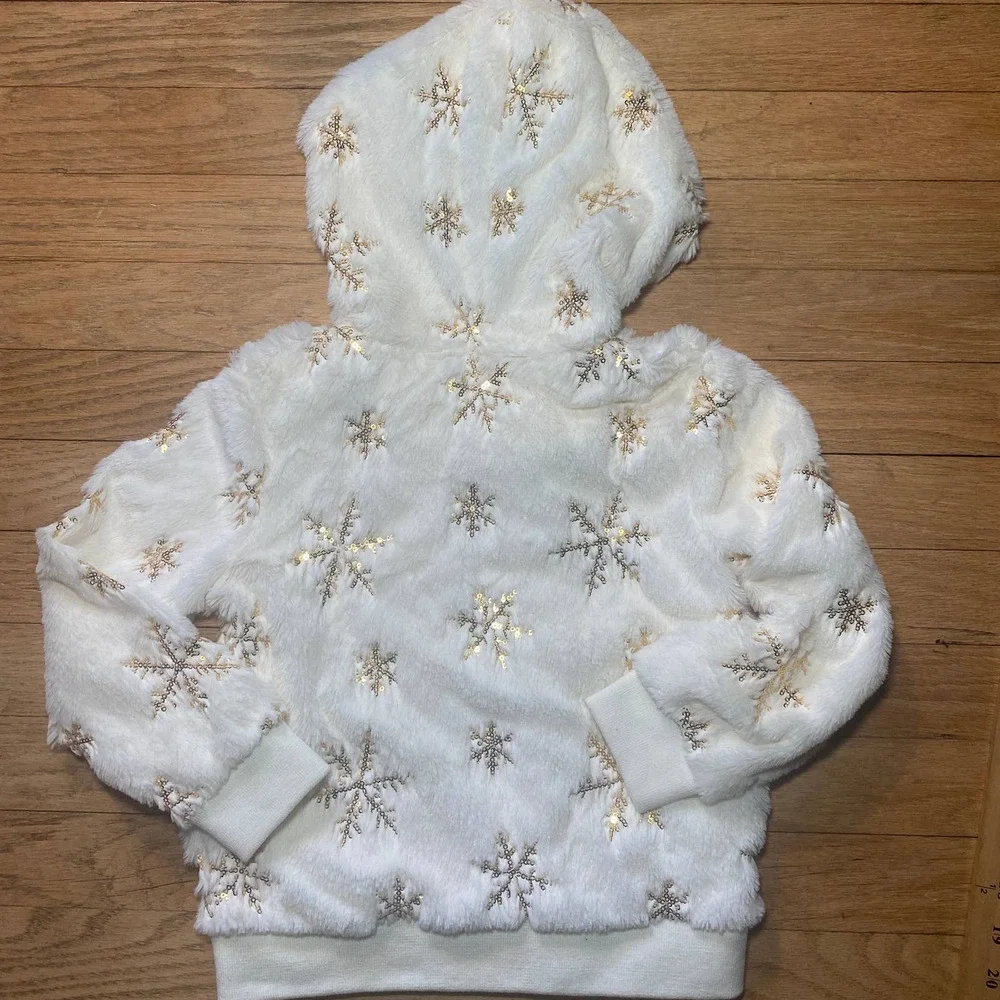 NWT Peek Aren’t You Curious Layla Sequin Snowflake Faux Fur Sequin Hoodie (4/5)